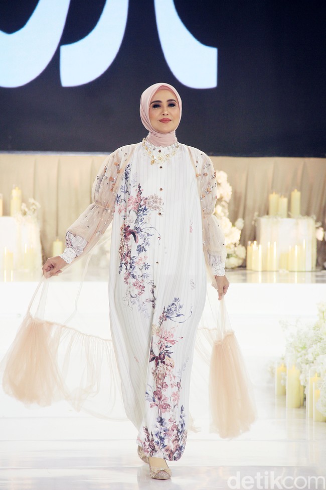 Inilah koleksi terbaru Brand Vanilla Hijab untuk baju lebaran 2025 bertempat di Sampoerna Strategic Square, Karet Semanggi, Jakarta Selatan, Kamis [30/1/2025]. Foto: Mohammad Abduh/detikcom.