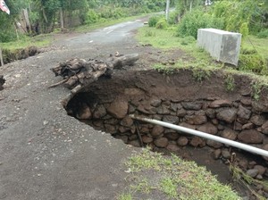 Ruas Jalan Provinsi di Bima yang Ambles Akibat Banjir dan Longsor Bertambah