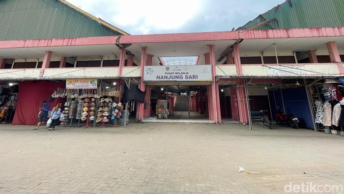Kondisi pusat perbelanjaan Nanjung Asri di Pangandaran