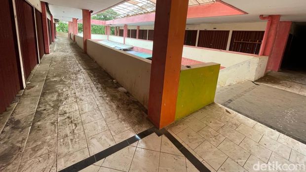 Kondisi pusat perbelanjaan Nanjung Asri di Pangandaran