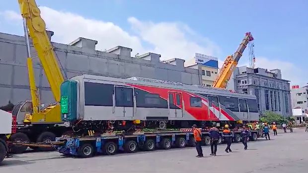 KRL perdana dari China udh tiba di Priok. (Dok. Istimewa)