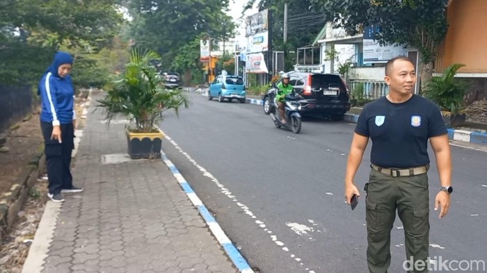 Sebanyak 3 buah kursi besi di Taman Kota Probolinggo dicuri