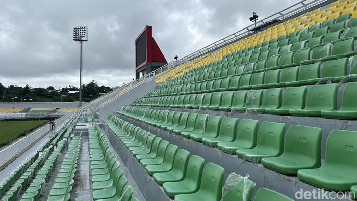 Lampu di Stadion BJ Habibie markas PSM terpasang 1.500 lux dengan standar FIFA.