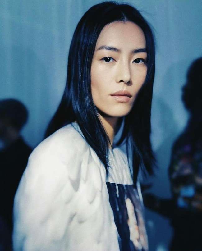 The Golden Ratio yang berasal dari fisiologi Yunani biasa digunakan untuk memandu proprosi dalam seni, arsitektur, juga keindahan manusia. Dokter Julian menggunakan rasio itu untuk menilai wajah 10 model yang paling mendekati kesempurnaan. Foto: Instagram @liuwenlw