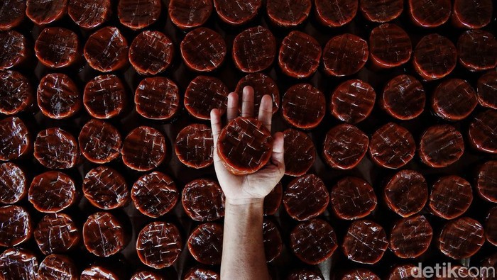 Menangguk Hoki dari Kue Keranjang