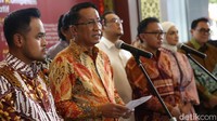 Supratman juga mengatakan pihaknya telah berkonsultasi dengan Menteri Sekretaris Negara terkait dengan Keppres nomor 6 tahun 2011 tentang pengesahan anggaran dasar dan anggaran rumah tangga Dekopin yang tidak mengalami perubahan.  
