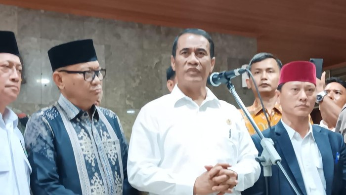 Menteri Pertanian dan Petani Singkong