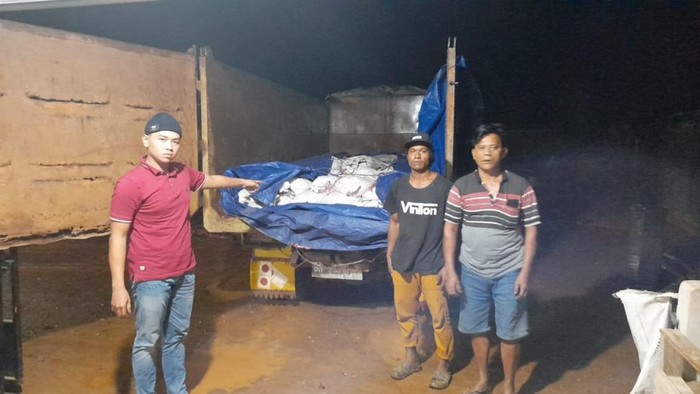 Mobil truk bermuatan pasir timah yang diamankan polisi di Beltim