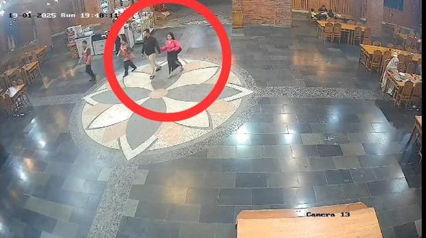 Penampakan terakhir Uswatun Khasanah bersama Antok sebelum dimutilasi di hotel