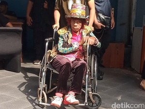 Pak Tarno Sedih Disebut Netizen Julid Minta-minta di Kota Tua