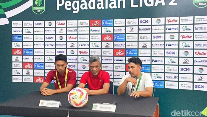 Pelatih Kepala Sriwijaya FC Hendri Susilo