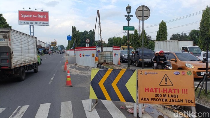 Lokasi uji tanah tiang Trase Tol Jogja-Solo-YIA seksi 3 ruas Jogja-YIA di Utara simpangempat Demak Ijo, Ringroad Barat Gamping, Jumat (31/1/2025).