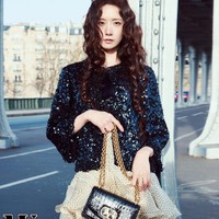 Netizen Korea mengakui visual Yoona SNSD yang selalu terlihat menawan. Namun pilihan busananya dianggap terkesan tua. Foto: dok. W Korea