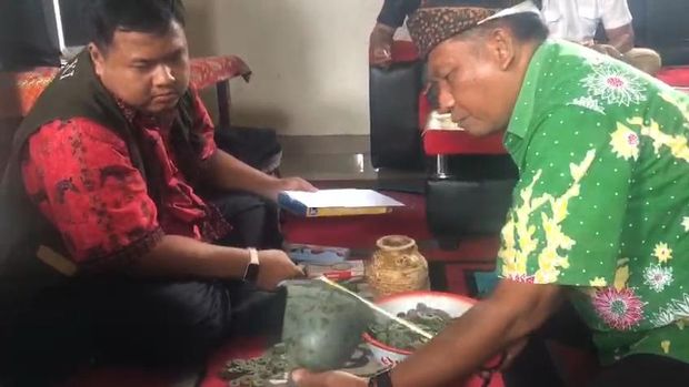 Petani Temukan 5.000 Keping Koin China Kuno di ladang Lereng Bromo