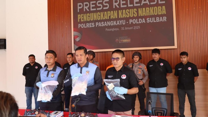 Polisi merilis kasus bandar sabu yang ditangkap depan Kantor DPRD Pasangkayu. Dokumen Istimewa