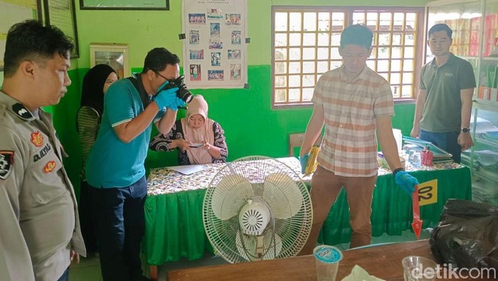 Polres Pinrang melakukan olah TKP kasus pencurian di Madrasah Ibtidaiyah.