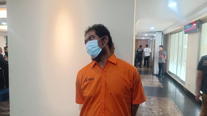 Potret Wahyudin (40), guru ngaji bejat tersangka kasus pencabulan di Ciledug, Kota Tangerang kini berbaju tahanan.