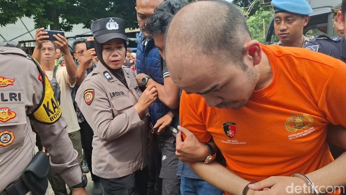 Rekonstruksi kasus satpam dibunuh majikan di Jalan Lawang Gintung, Kota Bogor.