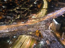 Ribuan Mahasiswa Serbia Blokir Jalan Protes Pemerintah Korupsi