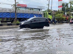 Kondisi Banjir di Pantura Kaligawe Semarang Siang Ini