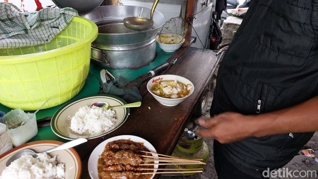 Soto ayam Mas Jaw.