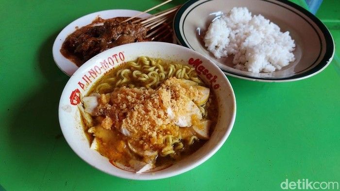 Soto ayam Mas Jaw.