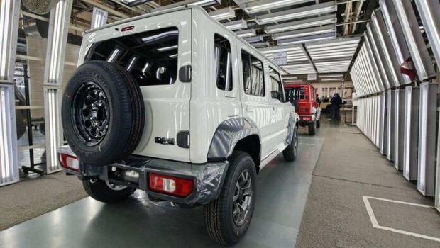 Suzuki Jimny 5 pintu di Jepang.