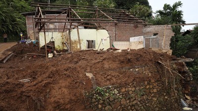 Tanah Longsor di Mamuju Tewaskan 4 Orang