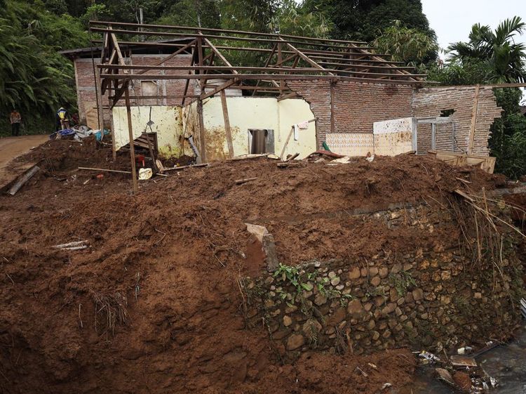 Tanah Longsor di Mamuju Tewaskan 4 Orang