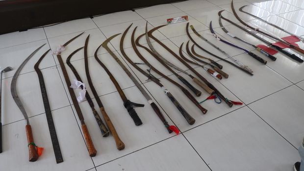 Suasana rilis pers 4 pemuda diamankan karena tawuran dan berkonvoi sambil bawa sajam di Polres Temanggung, Jumat (31/1/2025).