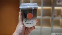 Bagi penggemar non kopi di sini juga ada Hojicha. Kualitasnya juga diperhatikan, rasanya smokey dengan sentuhan umami. Foto: detikcom/Diah Afrilian