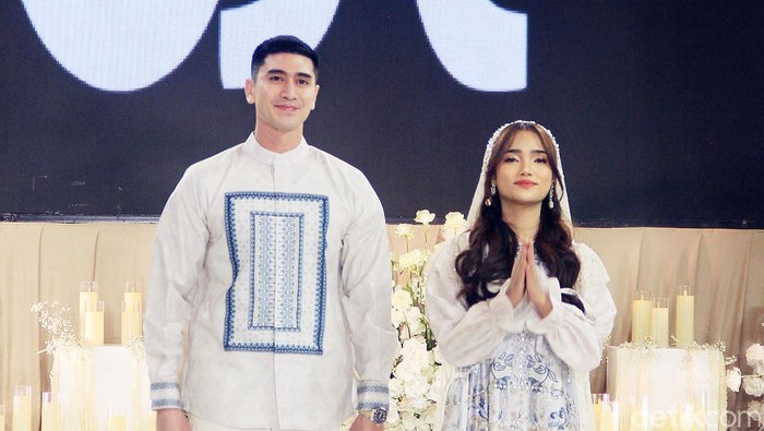 Verrel Bramasta & Fuji Utami di Acara vanilla Hijab