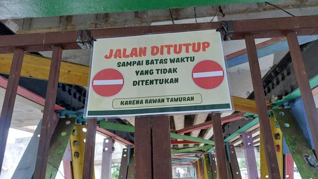 Akses JPO di kolong flyover Kalibata, Jakarta Selatan ditutup