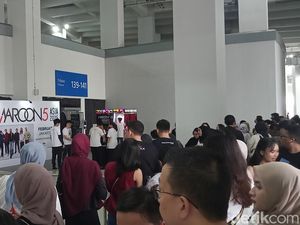 Sederet Aktivitas Seru di Konser Maroon 5, Antrean Fans Mengular