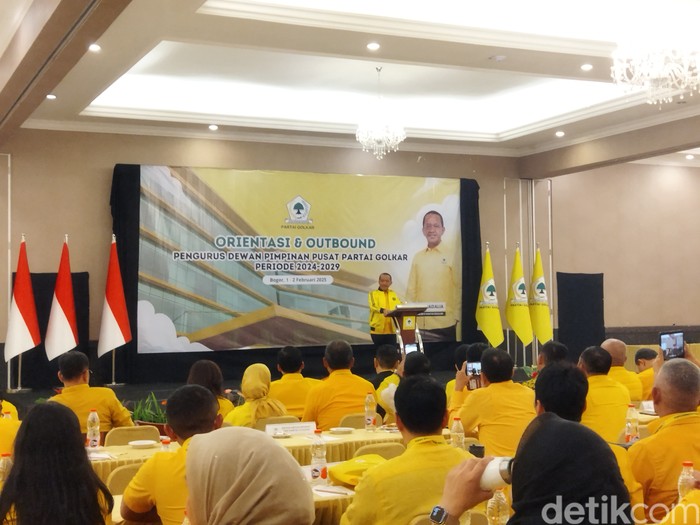 Bahlil bicara di kegiatan orientasi dan outbond Golkar, 1 Februari 2025. (Kurniawan F/detikcom)