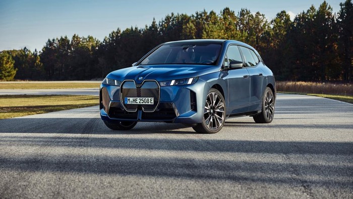 BMW iX M70 xDrive 2025