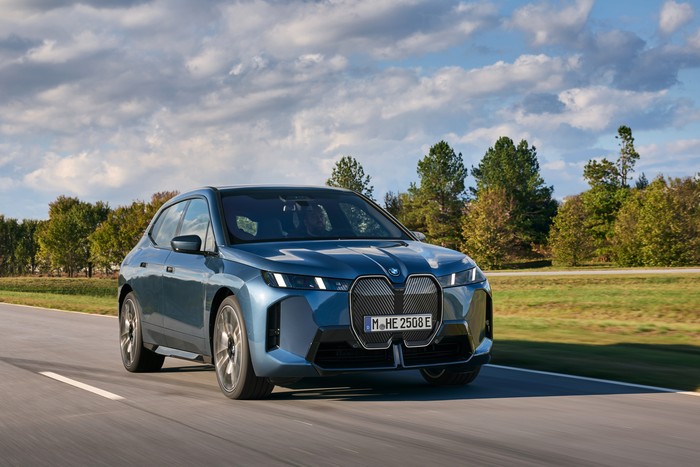 BMW iX M70 xDrive 2025