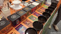 Puas menyantap makanan enak bisa langsung beralih ke kategori kopi. Di sini banyak kafe dan roastery yang hadir mengenalkan produknya termasuk menyajikan tester untuk dicicipi para pengunjung. Foto: detikcom/Diah Afrilian