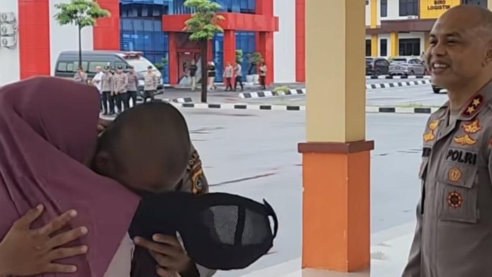 Bripda Muhammad Candra, anak petugas kebersihan yang viral setelah lolos masuk kepolisian.