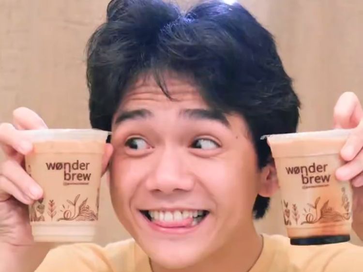 Potret Chicco Kurniawan, Aktor 1 Kakak 7 Ponakan Saat Asyik Kulineran