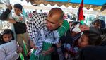 Ekspresi Tahanan Palestina yang Dibebaskan Saat Kembali Bertemu Keluarga