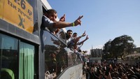 Di Khan Younis, Gaza, mereka disambut suka cita warga.