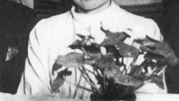 Irena Sendler, seorang pahlawan kemanusiaan dari Polandia, menyelamatkan sekitar 2.500 anak Yahudi dari ghetto Warsawa yang diduduki oleh Ni selama Perang Dunia II. Dengan menggunakan izin kerja khusus, ia menyusup ke dalam ghetto dan menyelundupkan anak-anak keluar dengan berbagai cara, termasuk menggunakan kotak peralatan, karung goni, ambulans, dan bahkan selokan. Meskipun ditangkap dan disiksa dengan kejam oleh Ni, ia menolak untuk mengungkapkan informasi tentang anak-anak yang diselamatkannya. Beruntung, ia berhasil melarikan diri dengan bantuan gerakan perlawanan Polandia. Foto: Instagram History Cool Kids