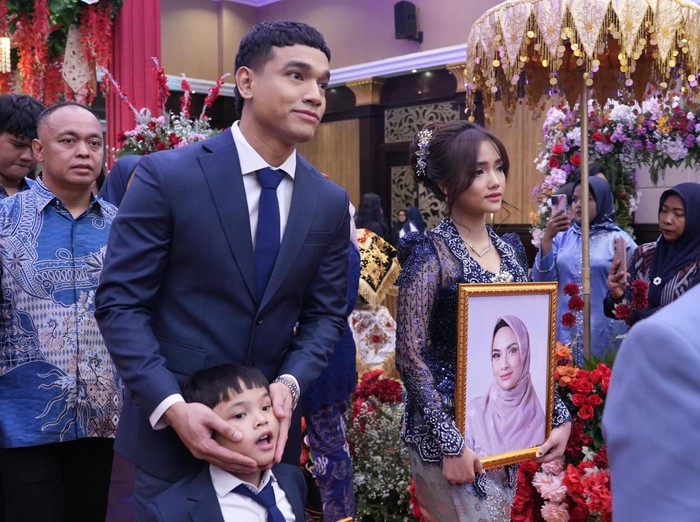 Momen pernikahan Frans Faisal dan Indah.