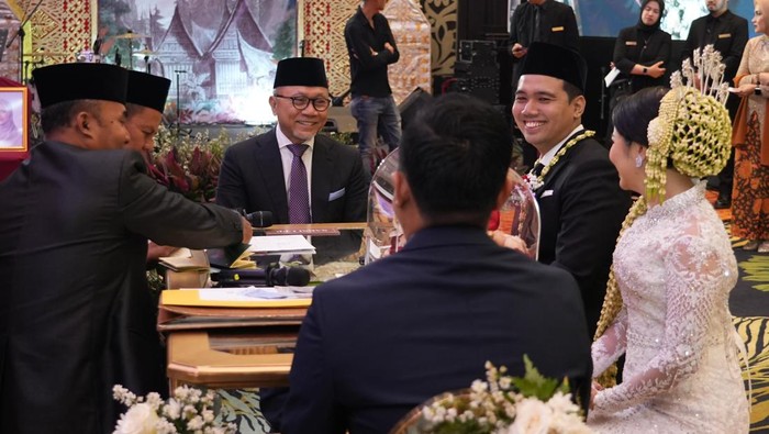 Frans Faisal Momen pernikahan Frans Faisal dan Indah.