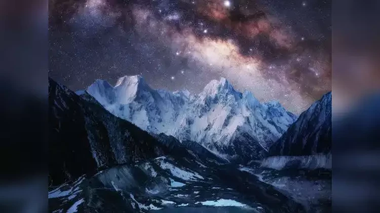 Galaxy Bimasakti Potret Galaksi Bimasakti (Milky Way) tempat kita tinggal adalah galaksi yang sangat indah. Simak pesonanya dari foto-foto yang dibagikan NASA berikut ini.