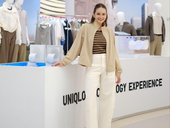 Gaya Enzy Storia di Acara Uniqlo