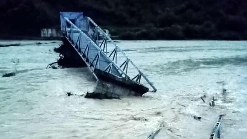 Jembatan Termanu di Desa Manubelon, Kecamatan Amfoang Barat Daya, Kabupaten Kupang, NTT, putus total, Sabtu (1/2/2025).