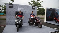 Selain berjumpa dengan pebalap MotoGP, gelaran ini juga diramaikan dengan kehadiran New Honda PCX160, matik besar 160cc mewah yang canggih, nyaman dan bertenaga.