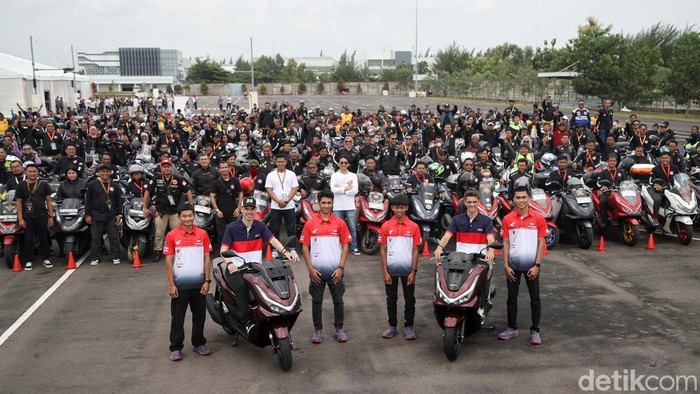 Joan Mir dan Luca Marini Sapa 500 Bikers Honda PCX